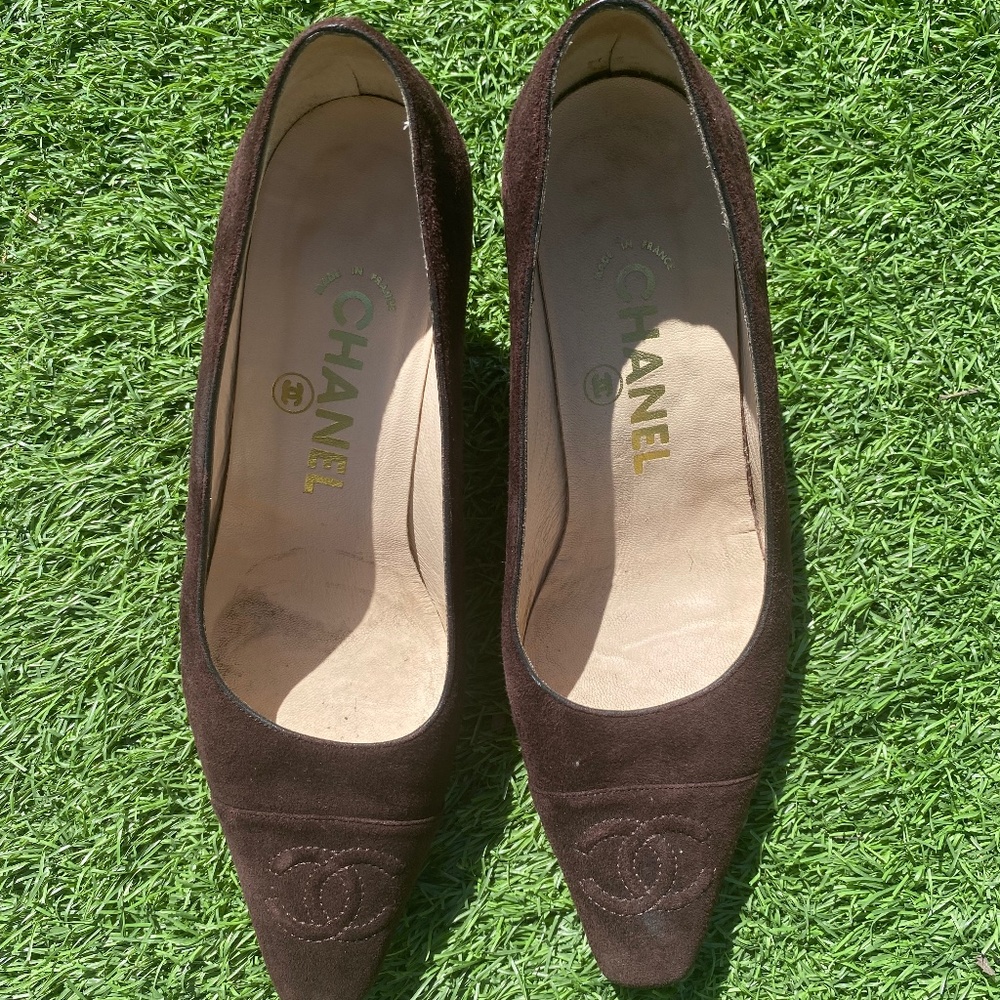 Brown suede authentic  chanel pumps! Gently used .